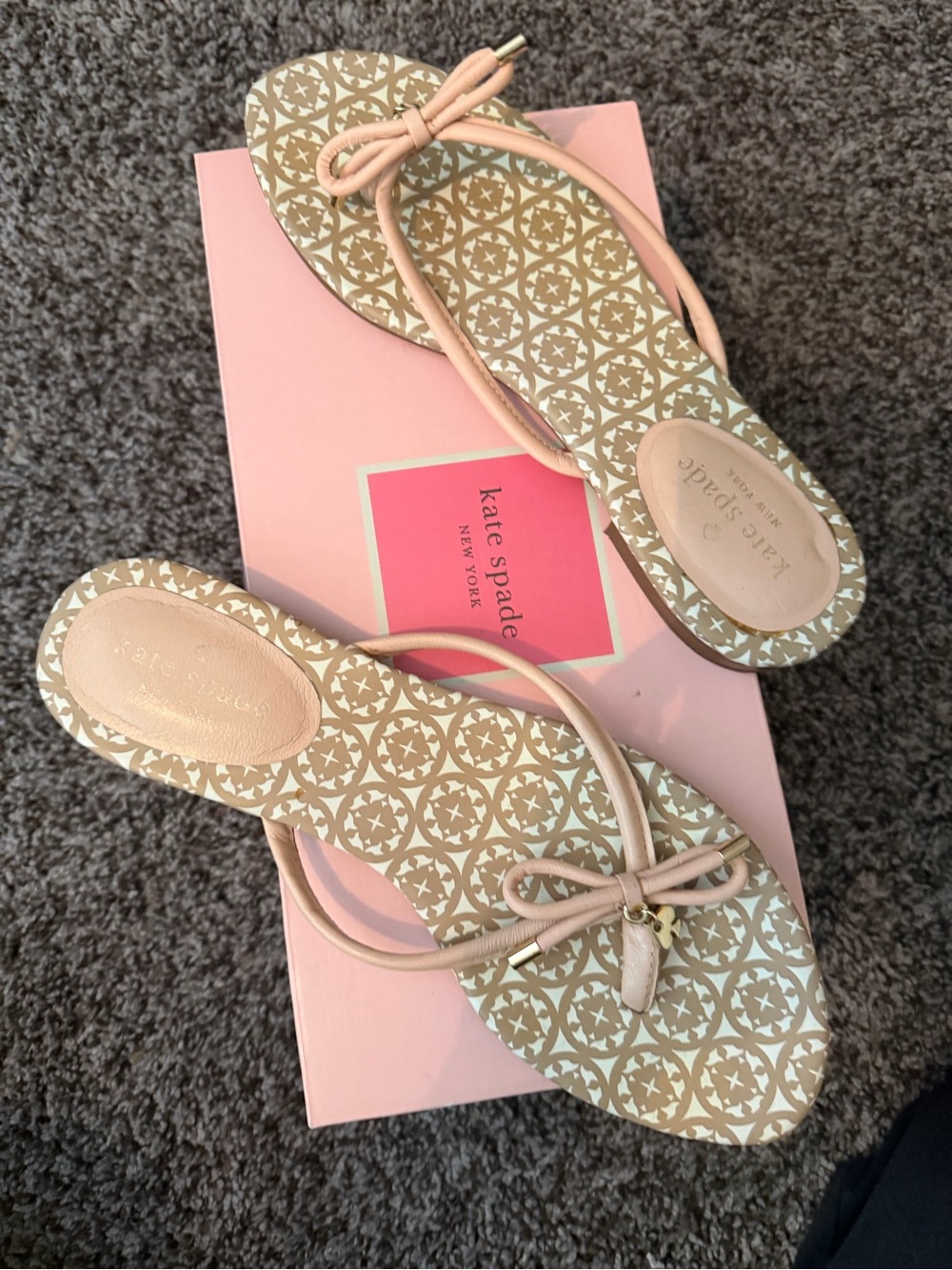 🎀 Kate Spade Pink Bow Flip Flops | Feminine • Preppy • Chic Size 7.5 - Picture 2 of 2